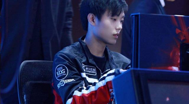 运动员们以 运动员们以